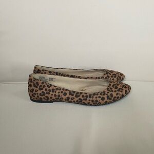 LIKE NEW Animal Printed Pointed Toe Ballet Flats